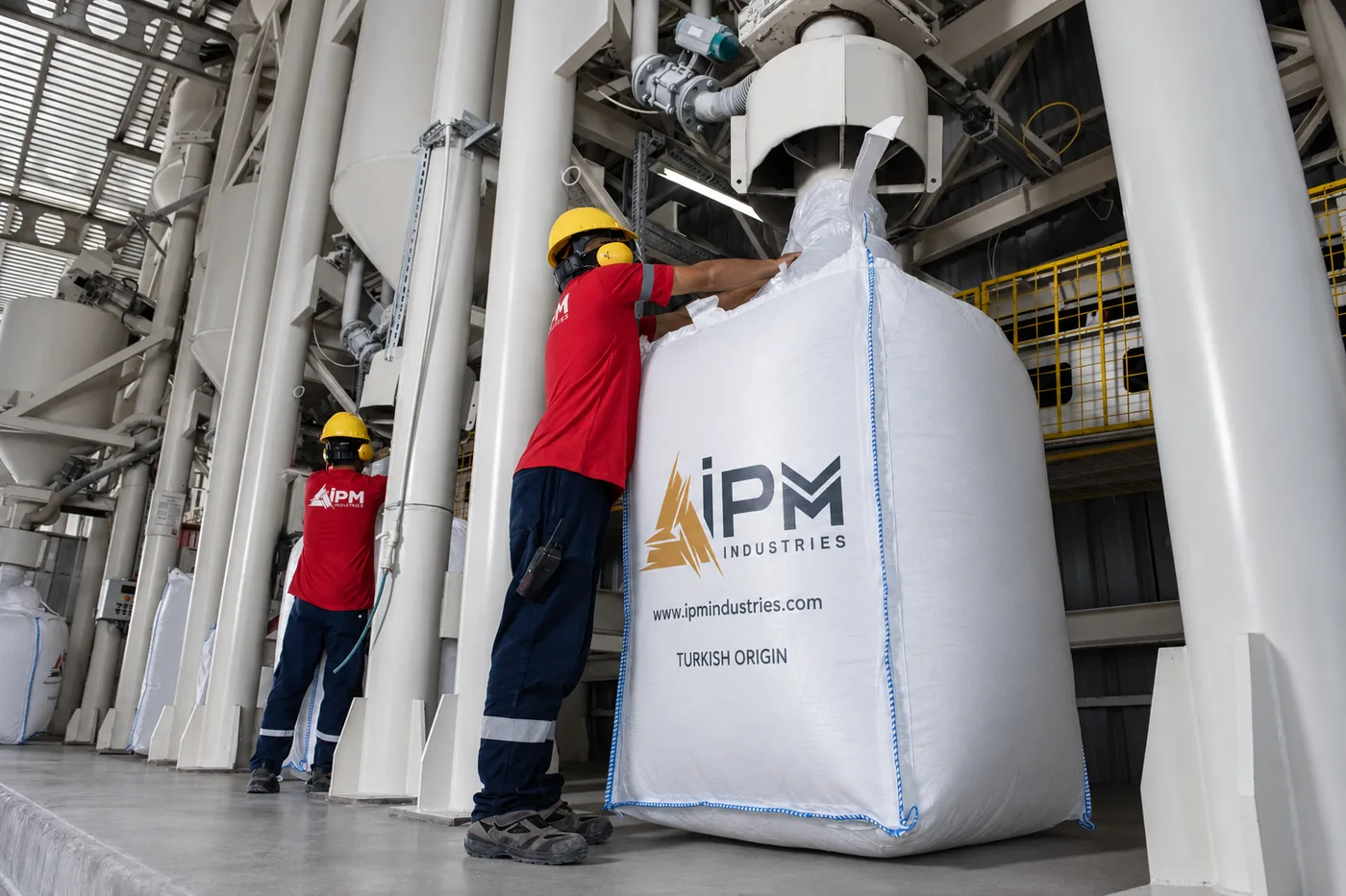 Workers filling an IPM big bag at the Maruflar plant