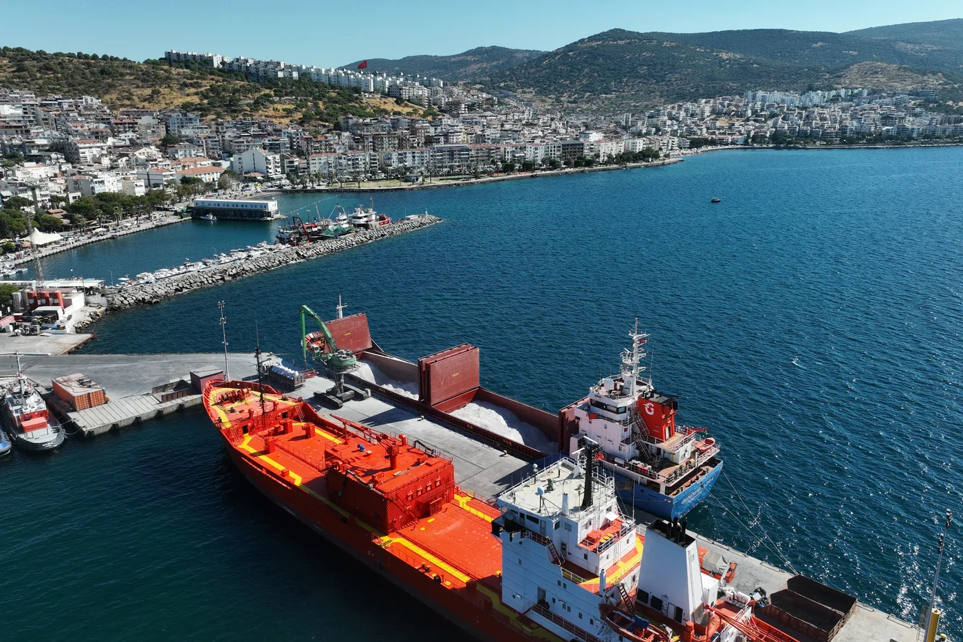 Bulk vessel loading perlite at Dikili Port